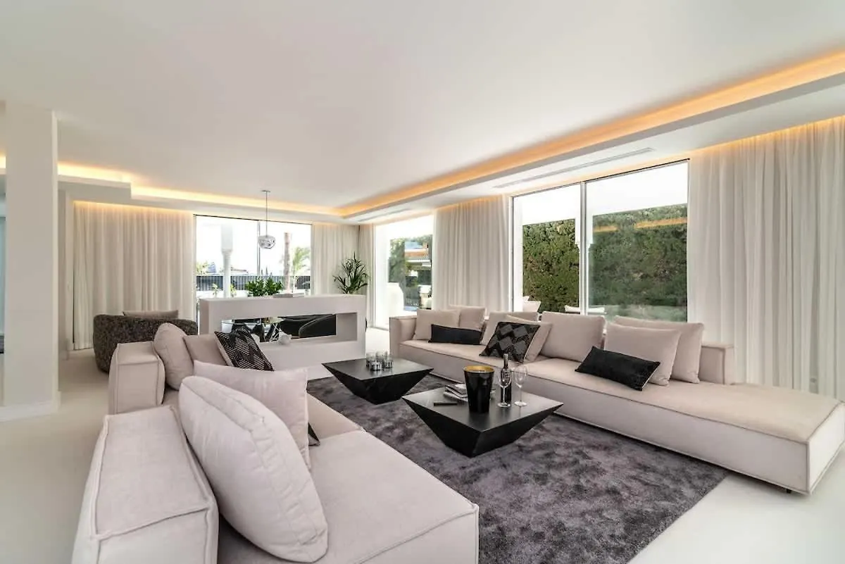 The Iconic Villa Torremora By Better Bookings 马尔韦利亚 度假居