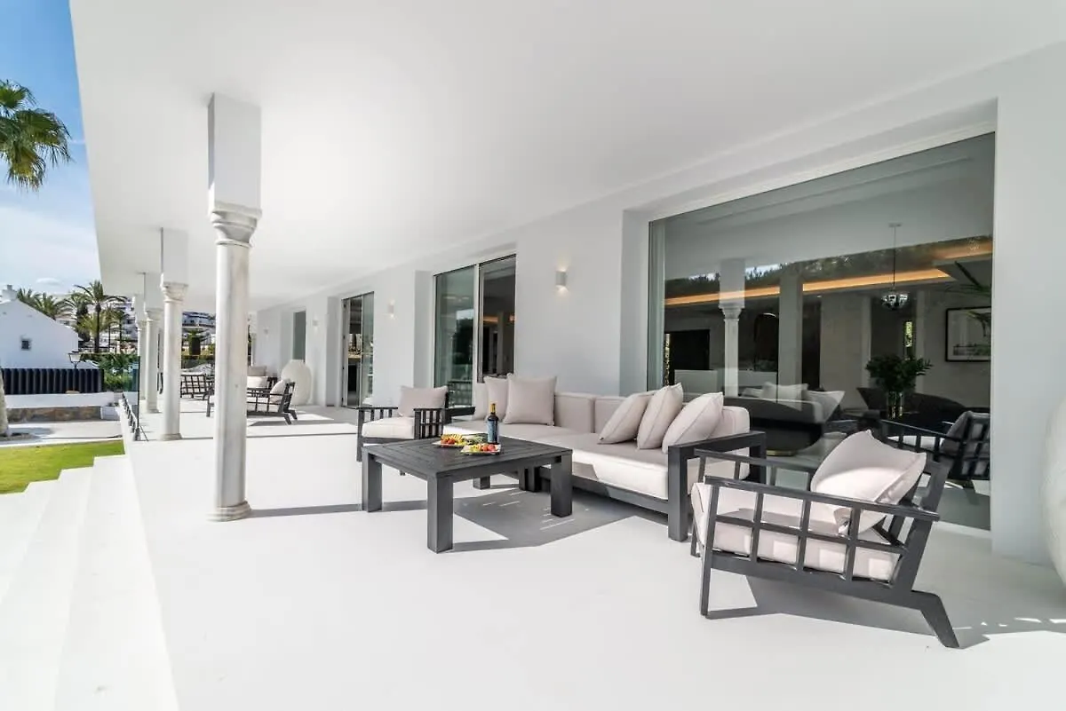 The Iconic Villa Torremora By Better Bookings 马尔韦利亚